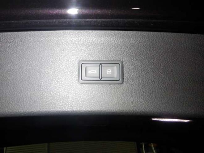 アウディSQ5 3.0 4WD　革シート・パノラマサンルーフ・ナビ・TV・B/T・全方位カメラ・LEDヘッドライト・Bang&Olufsen・パワーバックドア・20インチAW・シートヒーター・パワーシート・オートマチックハイビーム・ 正規輸入車 3000