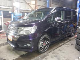 ステップワゴン　2.0 スパーダ Z クールスピリット 4WD　本州仕入・後期型・ナビ・TV・Bカメラ・両側電動・スマートキー・クルコン・ETC・ワイパーデアイサー・HID・リアヒーター・フォグランプ・アイドリングストップ・フルフラットシート・パドルシフト 2000