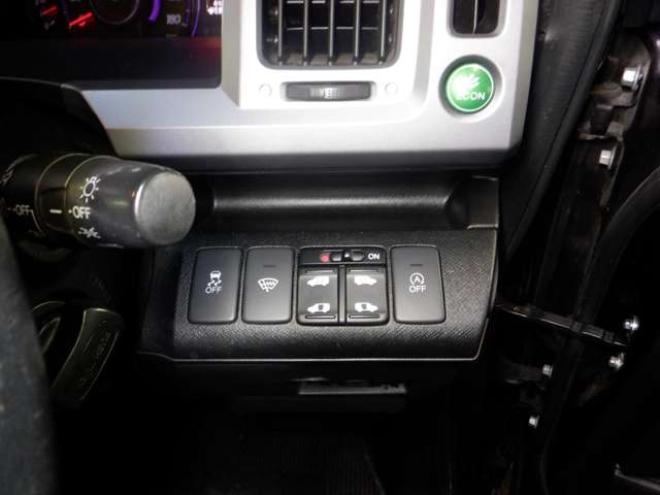 ステップワゴン2.0 スパーダ Z クールスピリット 4WD　本州仕入・後期型・ナビ・TV・Bカメラ・両側電動・スマートキー・クルコン・ETC・ワイパーデアイサー・HID・リアヒーター・フォグランプ・アイドリングストップ・フルフラットシート・パドルシフト 2000