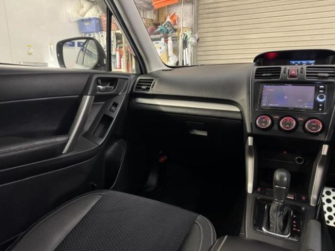 フォレスター本州仕入　禁煙車　サンルーフ　衝突軽減アイサイト＆レーダークルーズコントロール　車線逸脱警報　パワーバックドア　カロッツェリアナビ　地デジ　Ｂｌｕｅｔｏｏｔｈ　バックカメラ　ドライブレコーダー　ＥＴＣ 4WD 2000 5Dr