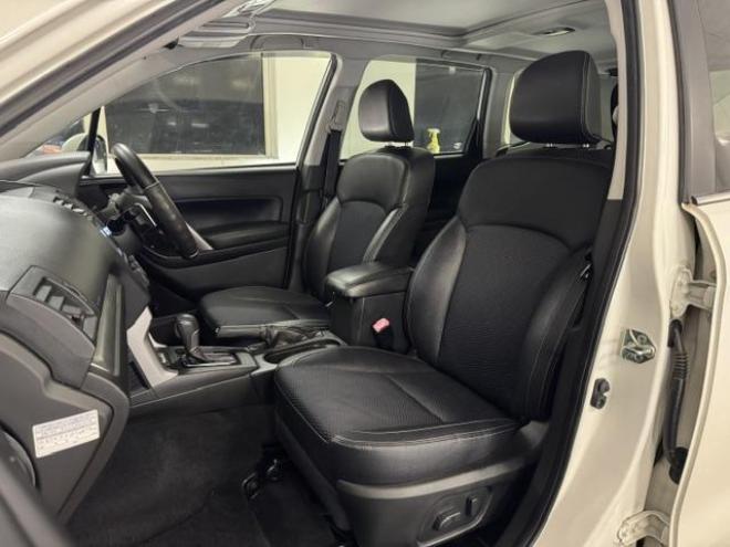 フォレスター本州仕入　禁煙車　サンルーフ　衝突軽減アイサイト＆レーダークルーズコントロール　車線逸脱警報　パワーバックドア　カロッツェリアナビ　地デジ　Ｂｌｕｅｔｏｏｔｈ　バックカメラ　ドライブレコーダー　ＥＴＣ 4WD 2000 5Dr