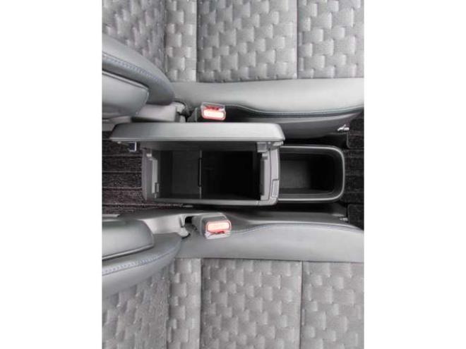 ヴォクシー2.0 S-Z 4WD　GRエアロ/WORK20インチアルミホイール/RSR車高調/純正ナビ/フルセグTV/バックカメラ/両側パワースライドドア/レーダークルーズコントロール/純正フリップダウンモニター/ビルトインETC 2000