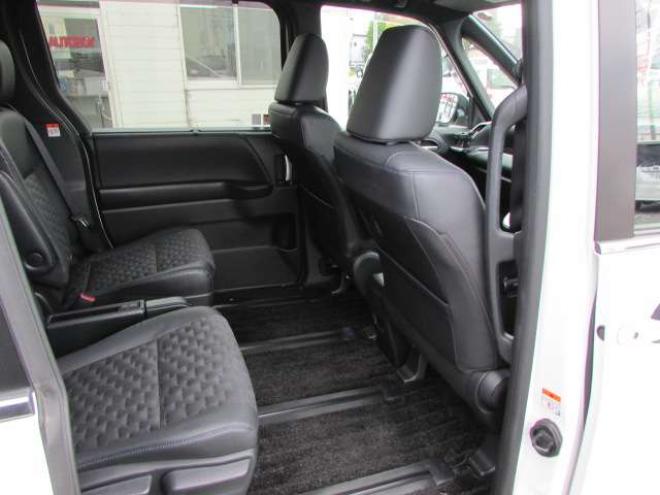 ヴォクシー2.0 S-Z 4WD　GRエアロ/WORK20インチアルミホイール/RSR車高調/純正ナビ/フルセグTV/バックカメラ/両側パワースライドドア/レーダークルーズコントロール/純正フリップダウンモニター/ビルトインETC 2000