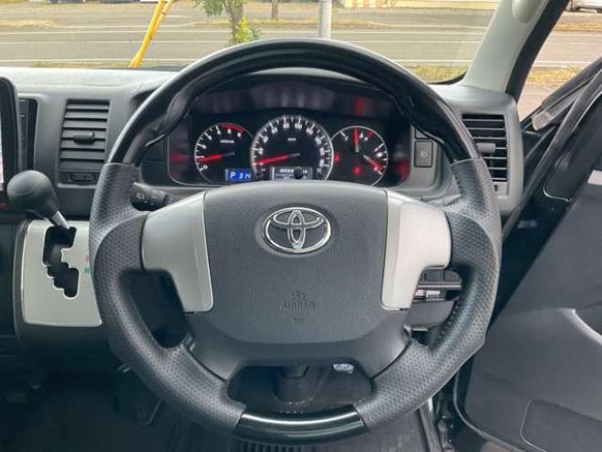 レジアスエース2.8 DX ロングボディ ディーゼルターボ 4WD　2.8Lディーゼルターボ4WD　LEDヘッドライト　カーボン調ボンネット　社外フロントリップ　社外16インチAW　社外ルーフスポイラー　パナソニック製ナビTV　bluetooth バックカメラ　ETC　リアヒーター　ローダウン 2800