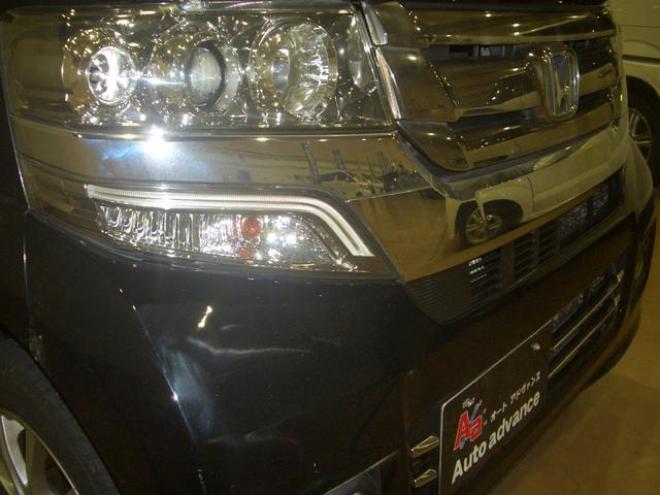 N-BOXカスタム Ｇ・Ｌパッケージ ４ＷＤ 後期モデル シートヒーター 後部シートスライドタイプ 電動スライドドア Ｗシートヒーター ＥＴＣ ＨＩＤ エコアイドル スマートキー ベンチシート ＣＶＴ 盗難防止システム ＡＢＳ ＥＳＣ（北海道） 4WD 660 5Dr
