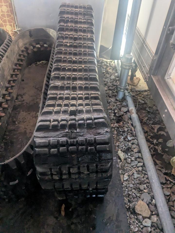 除雪機 クローラ　中古　230ｘ72ｘ40　２本