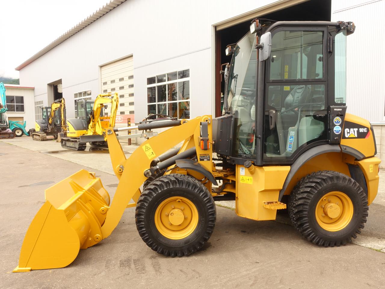 ホイールローダ CAT 901C  バケット容量0.4m3