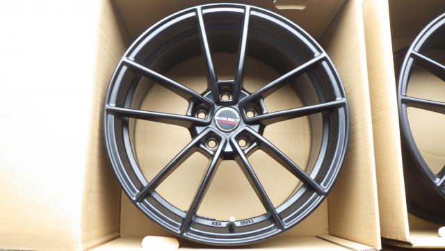 BORBET Premium FF1マッドブラック 18x8J　ET35 112-5H 67mm アウディ４本セット　