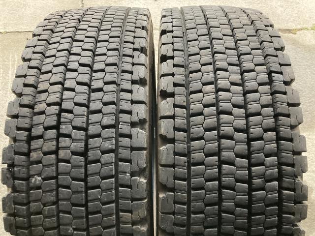 BS W900 245/70R19.5 136/134J 2本