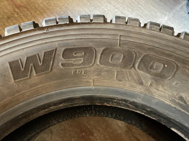 BS W900 245/70R19.5 136/134J 2本