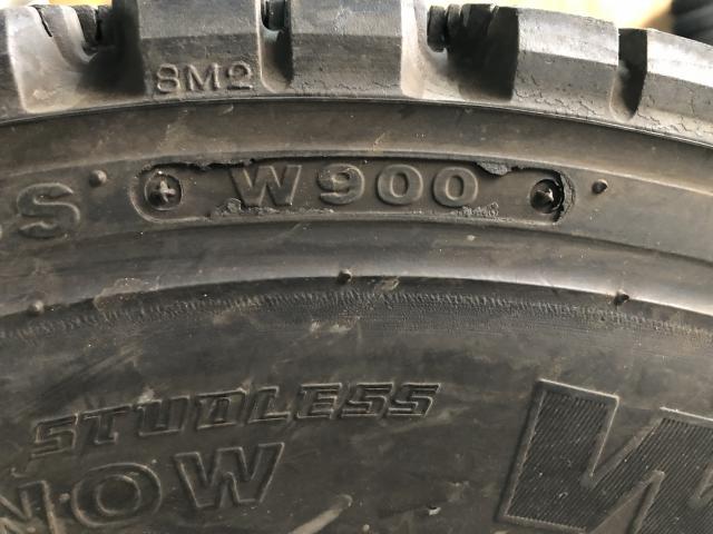 BS W900 再生タイヤ 245/70R19.5 2本