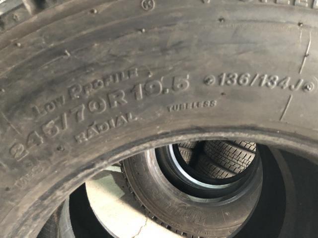 BS W900 再生タイヤ 245/70R19.5 2本