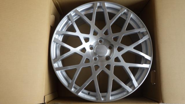 展示未使用品 RAYS VERSUS V.V.10M 20x8.5J 5-114.3 ET45 ４本セット 070512