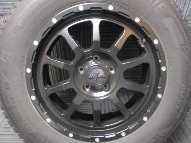 マルカサービス　ナイトロパワー　M10 PERSHING　17×7J（+42）5H-114.3/　225/65R17（ヨコハマ　ジオランダーSUV）
