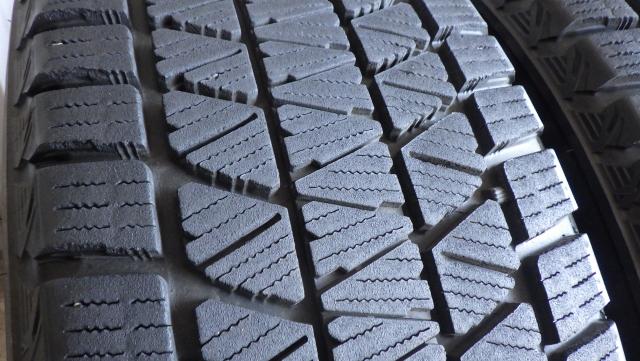 クラウンクロスオーバー 2022年製8.6~8.8mm ブリヂストン ブリザック DM-V3 225/60R18 100Q MID レフィナーダ14R球面 18×7J 5H/114.3 40 