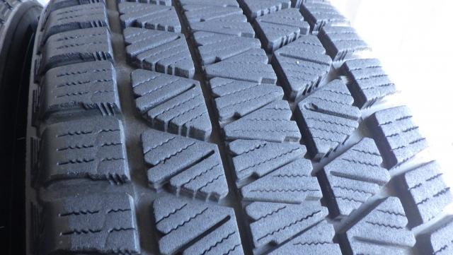 クラウンクロスオーバー 2022年製8.6~8.8mm ブリヂストン ブリザック DM-V3 225/60R18 100Q MID レフィナーダ14R球面 18×7J 5H/114.3 40 