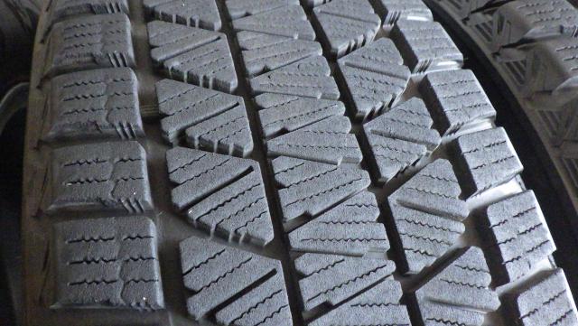 クラウンクロスオーバー 2022年製8.6~8.8mm ブリヂストン ブリザック DM-V3 225/60R18 100Q MID レフィナーダ14R球面 18×7J 5H/114.3 40 