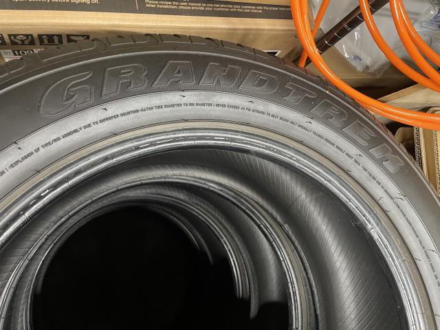 285-50R20、夏タイヤ4本セット