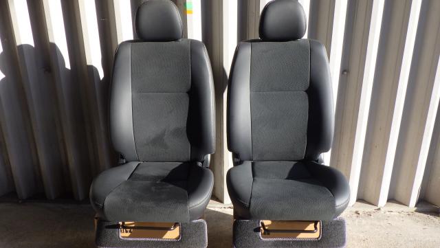 ハイエース２００系スーパーＧＬ ダークプライムII 純正フロントシート左右セット 使用距離11200km