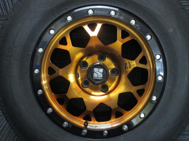 MLJ　エクストリームJ　XJ04　16×7J（+35）5H-114.3/　235/70R16（ダンロップ　ウィンターマックス　SJ8）