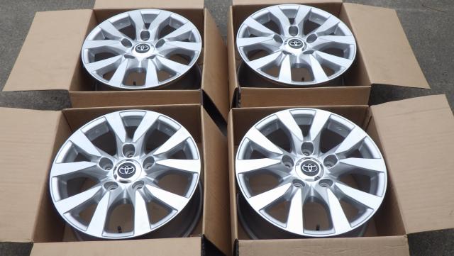 トヨタ ランドクルーザー200 後期（ランクル200） 純正 18x8J ET56 150-5H ハブ110mm 080330