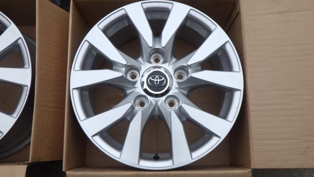 トヨタ ランドクルーザー200 後期（ランクル200） 純正 18x8J ET56 150-5H ハブ110mm 080330