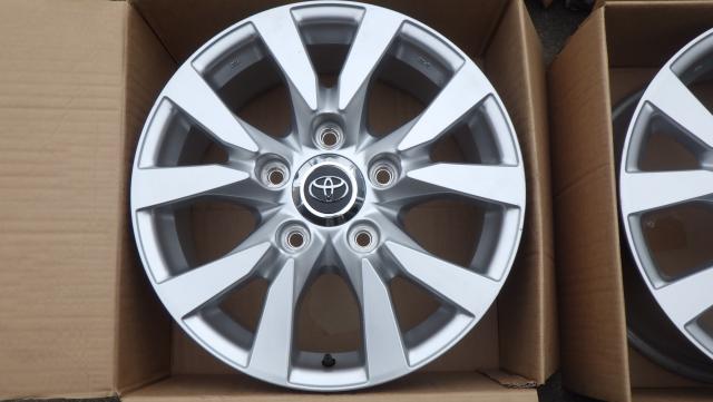 トヨタ ランドクルーザー200 後期（ランクル200） 純正 18x8J ET56 150-5H ハブ110mm 080330
