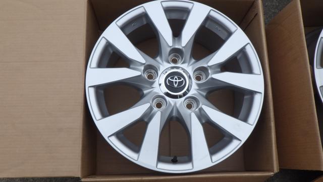 トヨタ ランドクルーザー200 後期（ランクル200） 純正 18x8J ET56 150-5H ハブ110mm 080330