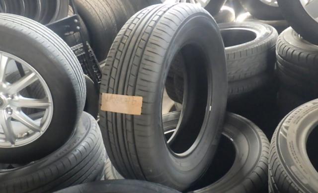ヨコハマ 215/65R16
