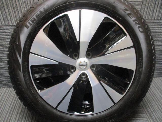 ボルボ純正　XC40　18×7.5J（+50.5）5H-108/　235/55R18（ピレリ　ICE ZERO ASIMMETRICO）美品　タイヤバリ山　2024年製造