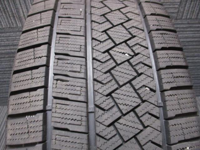 ボルボ純正　XC40　18×7.5J（+50.5）5H-108/　235/55R18（ピレリ　ICE ZERO ASIMMETRICO）美品　タイヤバリ山　2024年製造