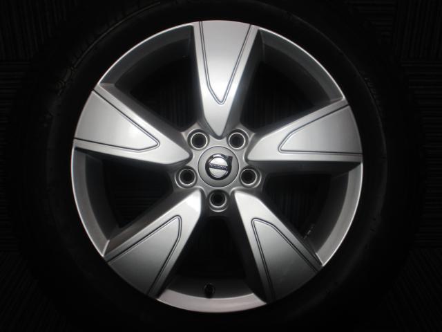 ボルボ純正　XC40　17×7.5J（+50.5）5H-108/　235/60R17（ミシュラン　17×7.5J（+50.5）5H-108/　235/65R17（ミシュラン ラティチュード X-ICE XI2）