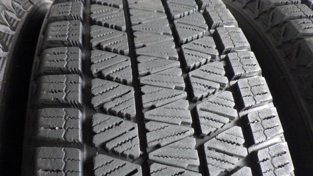 17×7J 5H/114.3 39 2021年製9~9.2mm山！ ブリヂストン ブリザックDM-V3 225/65R17 102Q 17x7Jトヨタ純正ナット専用アルミ 中古4本セット 080530