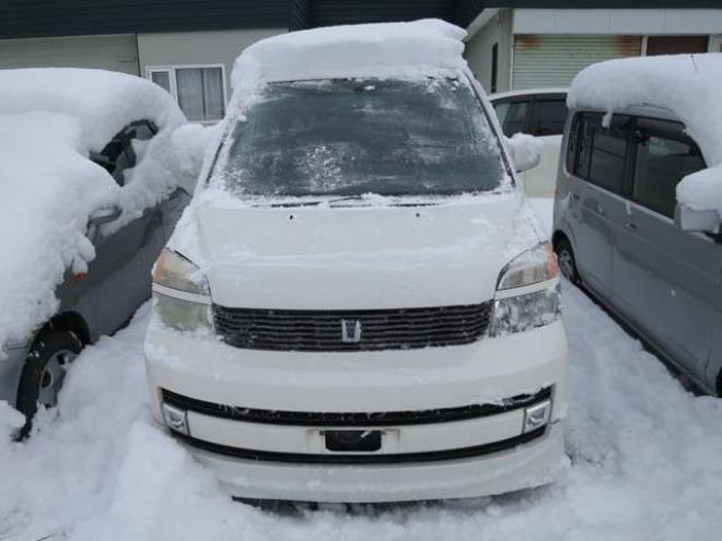 ヴォクシー2.0 X 4WD　 2000 5Dr