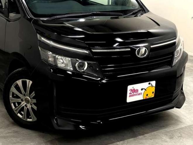 ヴォクシー2.0 X 4WD　電動スライドドア　HID　後席モニター 2000