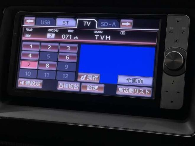 ヴォクシー2.0 X 4WD　電動スライドドア　HID　後席モニター 2000