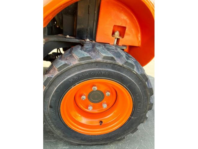 フォークリフトAUSA　中古　不整地フォークリフト　4WD　C150HX4