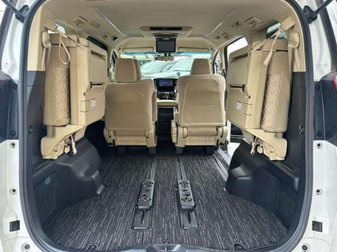 アルファードハイブリッド 2.5 X E-Four 4WD　社外ナビ/Bカメラ/ETC/後席モニタ/禁煙車 2500