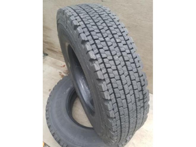 再生トラックタイヤ BS W900 225/80R17.5 123/122L