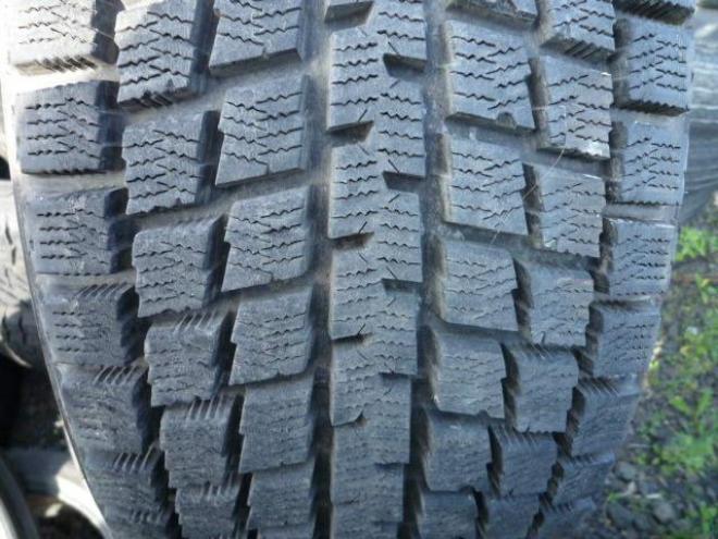 スタッドレス ２２５/４５R１８ 中古冬タイヤ　225-45-18 BS MZ-03