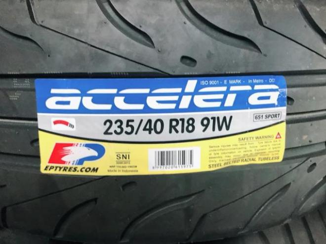 夏 235/40R18 アクセレラ 4本