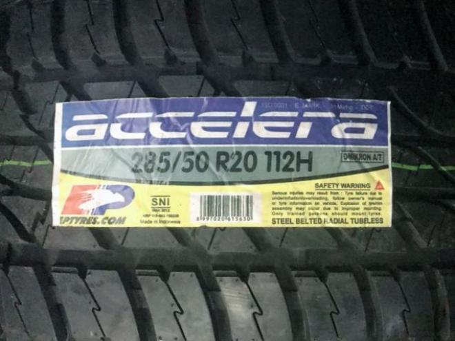 新品アクセレラ 285/50R20 4本