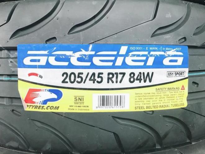 アクセレラ 651SPORT 205/45R17 4本