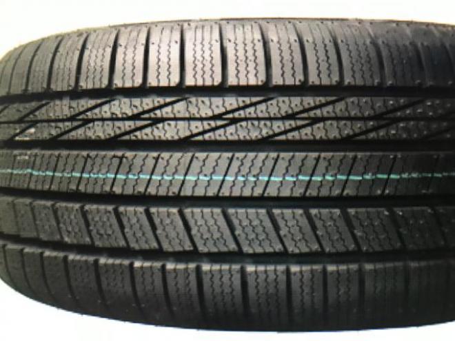 アクセレラ 225/45R19 4本