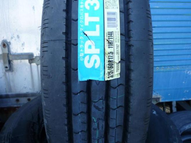 225/60R17.5 新古夏タイヤ　225/60/17.5