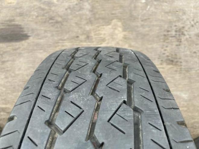 BS 195/80R15 107/105L LT 4本