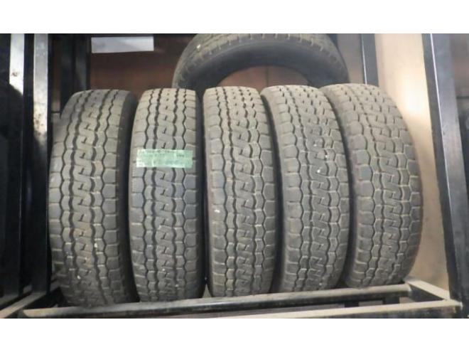 夏タイヤ BS M804 215/70R17.5