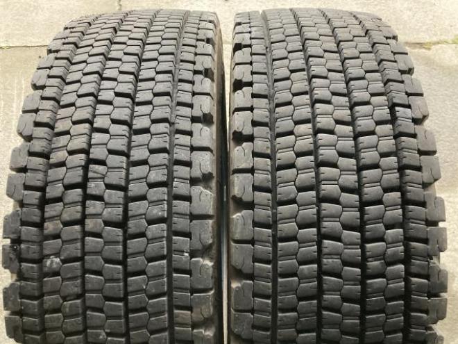 BS W900 245/70R19.5 136/134J 2本